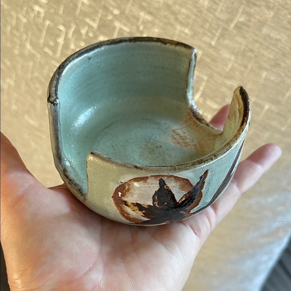 POTTERY SPONGE HOLDER